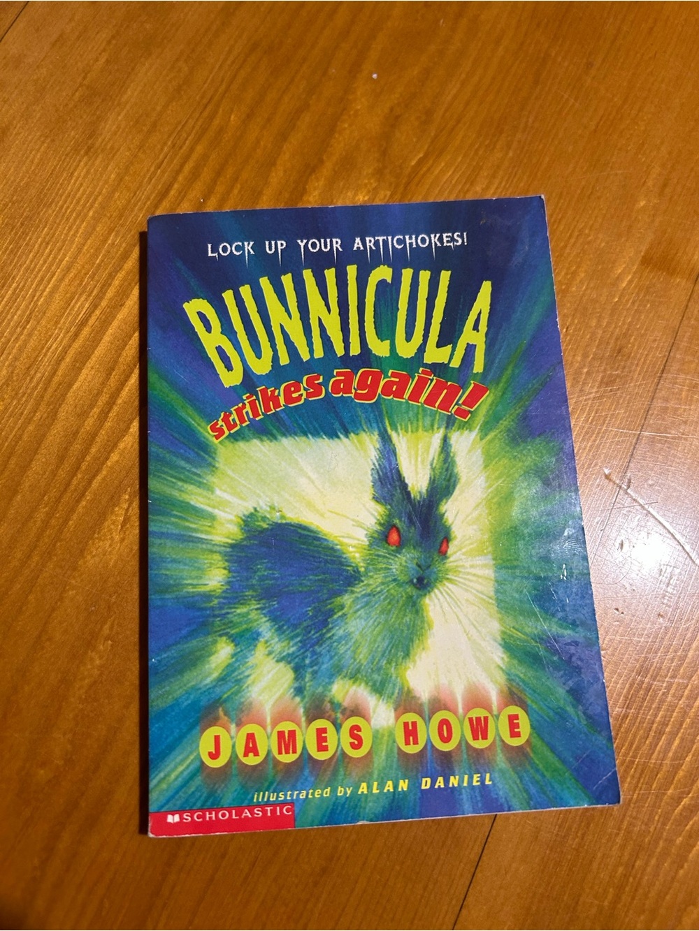 (3/$10) Bunnicula Strikes Again! - young readers novel by James Howe